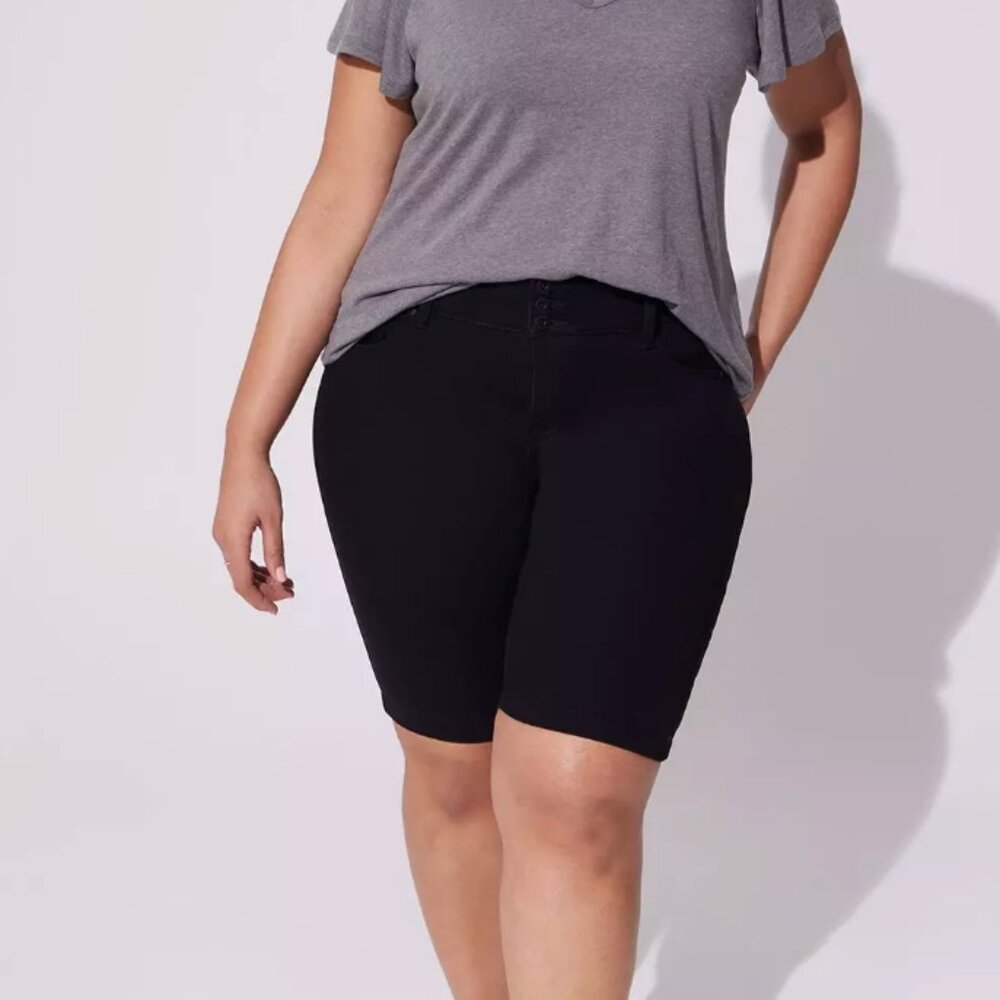 NWT Black Super Soft High-Rise Jegging Bermudas Size 24